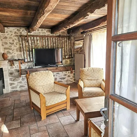 Maison Conviviale A Le Roc, Avec Jardin Sans Vis-a-vis *