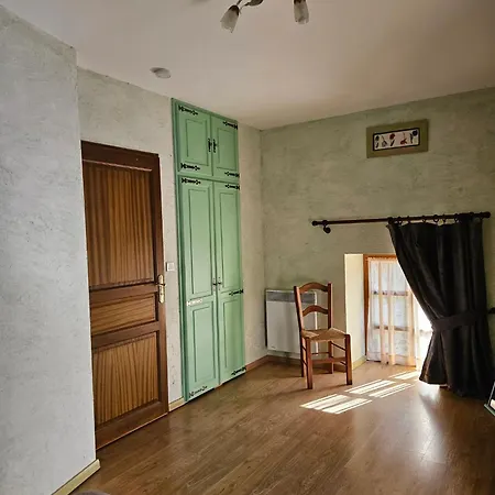 Maison Conviviale A Le Roc, Avec Jardin Sans Vis-a-vis *