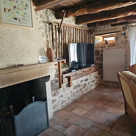 Maison Conviviale A Le Roc, Avec Jardin Sans Vis-a-vis *