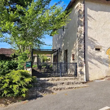 Holiday home Maison Conviviale A Le Roc, Avec Jardin Sans Vis-a-vis *