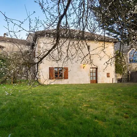 Maison Conviviale A Le Roc, Avec Jardin Sans Vis-a-vis