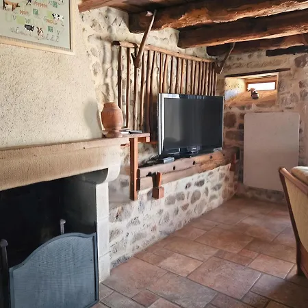 Maison Conviviale A Le Roc, Avec Jardin Sans Vis-a-vis
