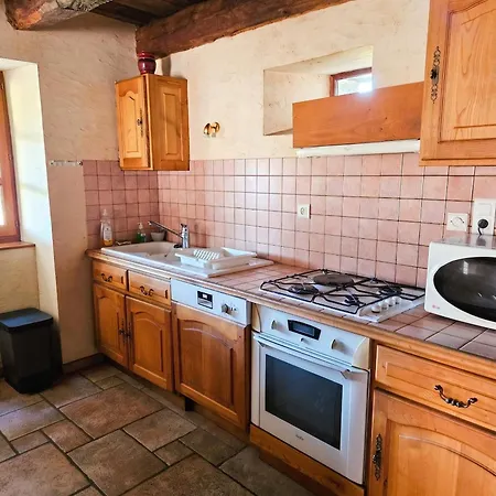 Maison Conviviale A Le Roc, Avec Jardin Sans Vis-a-vis *